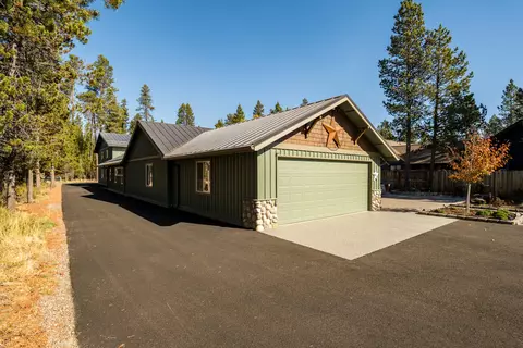 17246 Tholstrup Dr, Bend, OR 97707 photo 2
