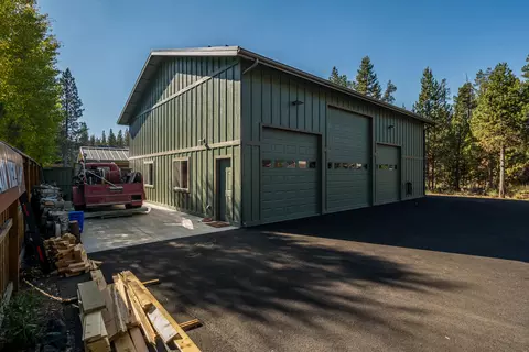 17246 Tholstrup Dr, Bend, OR 97707 photo 3