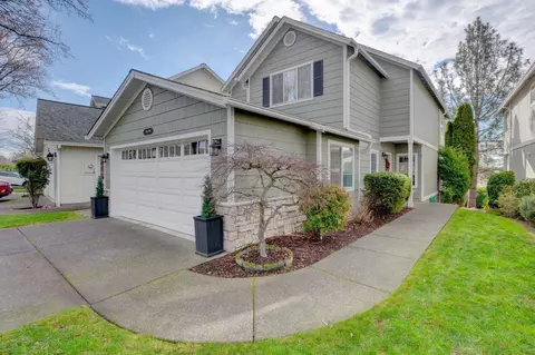 3579 S Village Dr, Medford, OR 97504