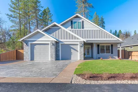 2532 Overland Dr, Grants Pass, OR 97527