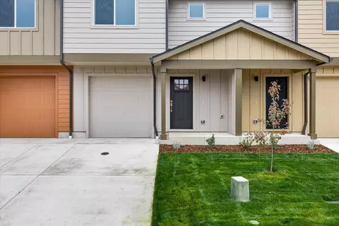 7645 24th St, White City, OR 97503