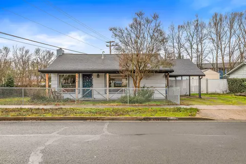 1956 Roberts Rd, Medford, OR 97504