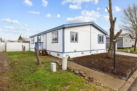 633 E Archwood Dr UNIT 130, Eagle Point, OR 97524