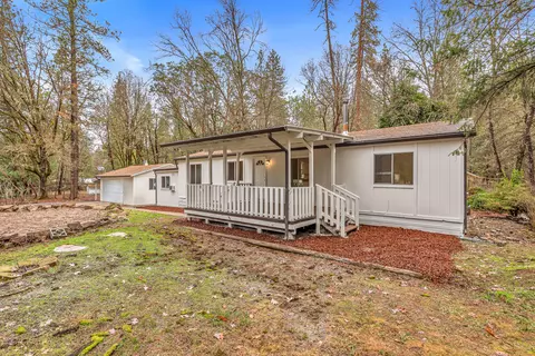 1389 Foots Creek Rd, Gold Hill, OR 97525