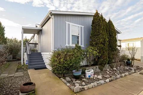 2552 Thorn Oak Dr #SPC 94, Medford, OR 97501