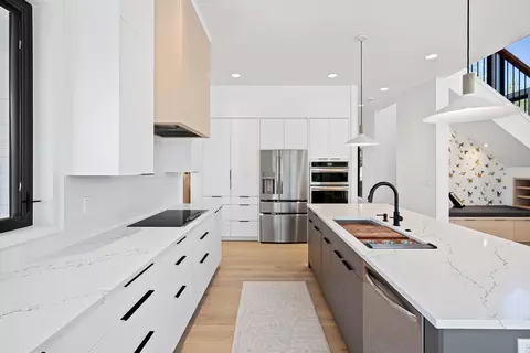Kitchen - 62452 Mcclain Dr, Bend, OR 97703 photo 6 of 9