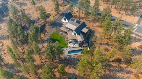 View/Area - 62452 Mcclain Dr, Bend, OR 97703 photo 2 of 2