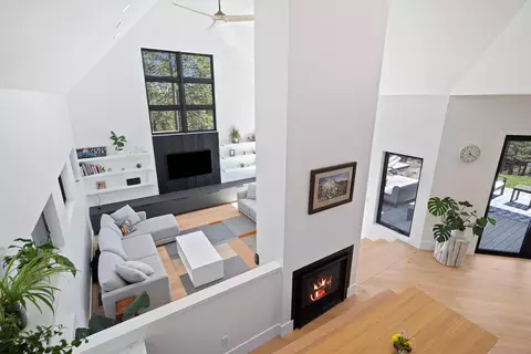 Living - 62452 Mcclain Dr, Bend, OR 97703 photo 5 of 5