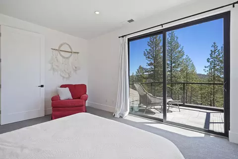 Bedroom - 62452 Mcclain Dr, Bend, OR 97703 photo 3 of 5