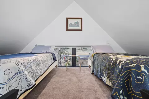 Bedroom - 62452 Mcclain Dr, Bend, OR 97703 photo 1 of 5