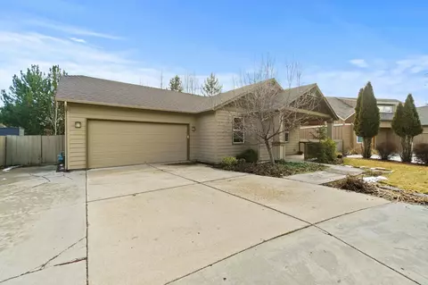 19555 Greatwood Loop, Bend, OR 97702