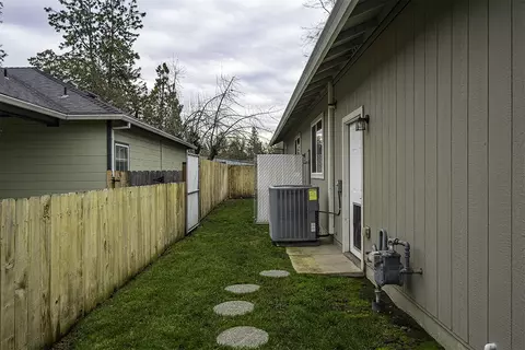 830 N Rose St, Phoenix, OR 97535 photo 31