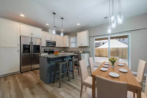 830 N Rose St, Phoenix, OR 97535 photo 8