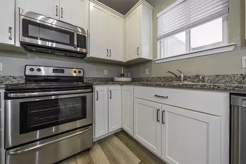 830 N Rose St, Phoenix, OR 97535 photo 5