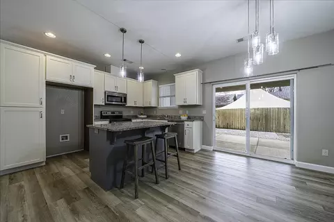 830 N Rose St, Phoenix, OR 97535 photo 7