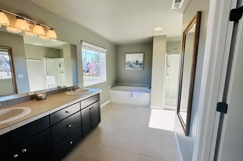 Bath - 20551 SE Cameron Ave, Bend, OR 97702 photo 3 of 4