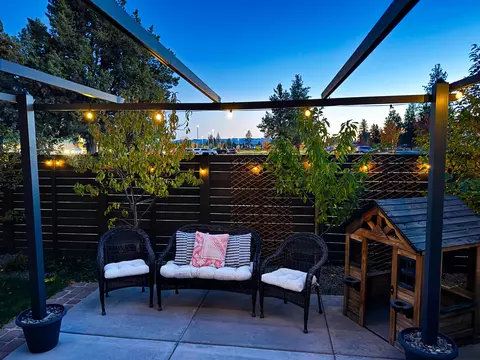 Exterior - 20551 SE Cameron Ave, Bend, OR 97702 photo 9 of 16