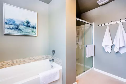 Bath - 20551 SE Cameron Ave, Bend, OR 97702 photo 2 of 4
