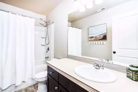 Bath - 20551 SE Cameron Ave, Bend, OR 97702 photo 4 of 4