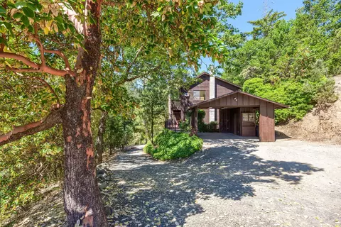 500 Wagon Trail Dr, Jacksonville, OR 97530