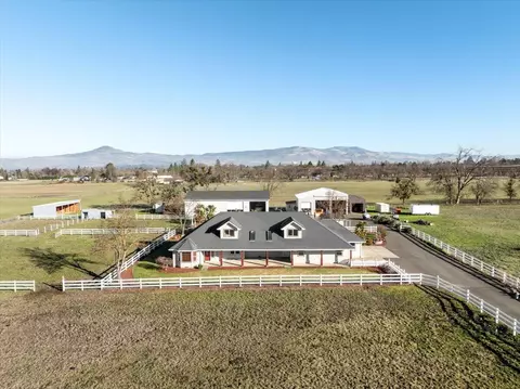1173 Casino Rd, Medford, OR 97501