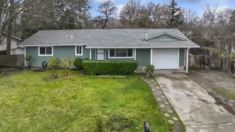 202 Corcoran Ln, Central Point, OR 97502