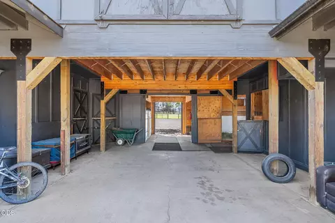 Exterior - 22333 Nelson Rd, Bend, OR 97701 photo 3 of 14