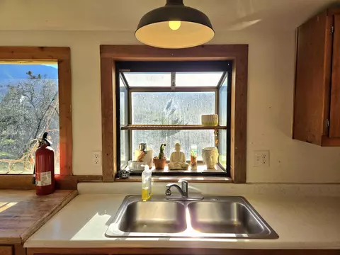 Kitchen - 12588 12566 Hwy 238, Applegate, OR 97530 photo 2 of 9