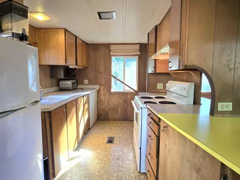 Kitchen - 12588 12566 Hwy 238, Applegate, OR 97530 photo 9 of 9