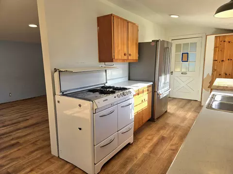 Kitchen - 12588 12566 Hwy 238, Applegate, OR 97530 photo 5 of 9