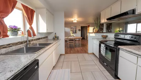 Kitchen - 22333 Nelson Rd, Bend, OR 97701 photo 1 of 3