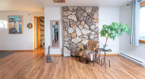 Living - 22333 Nelson Rd, Bend, OR 97701 photo 2 of 3