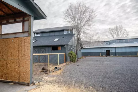 Exterior - 22333 Nelson Rd, Bend, OR 97701 photo 6 of 9