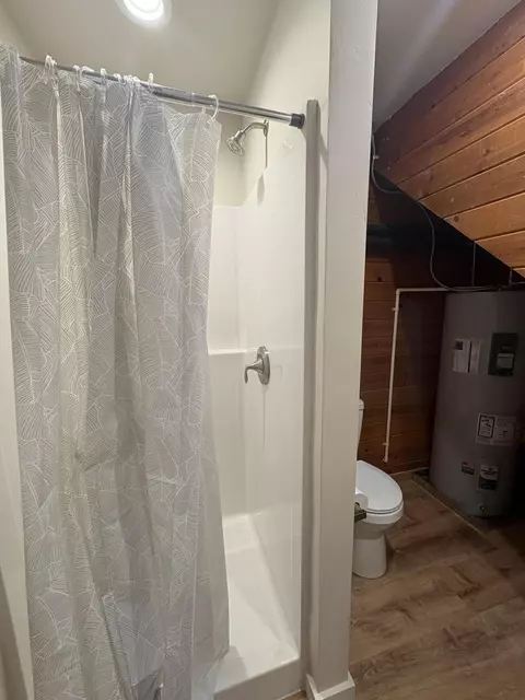 Bath - 22333 Nelson Rd, Bend, OR 97701 photo 3 of 4