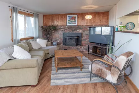 Living - 22333 Nelson Rd, Bend, OR 97701 photo 1 of 3