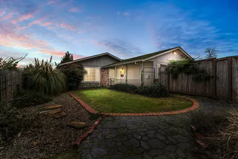1654 Valley View Dr, Medford, OR 97504