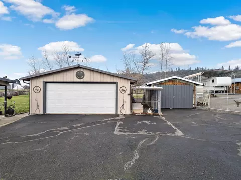 123 Ball Rd, Eagle Point, OR 97524 photo 3