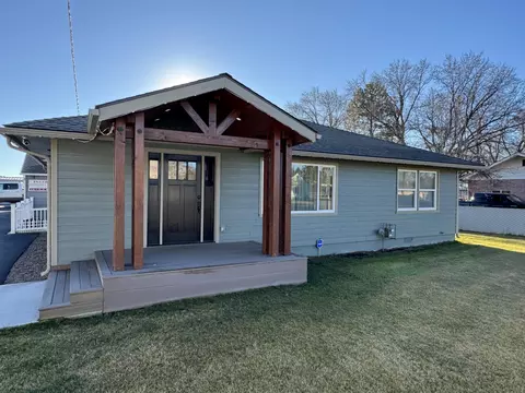 5700 Harlan Dr, Klamath Falls, OR 97603