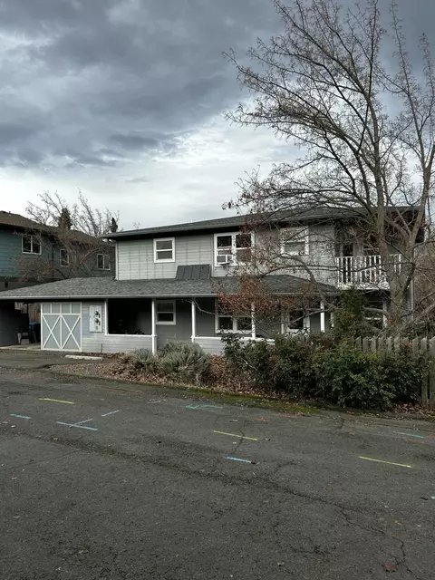 223 W Hersey St, Ashland, OR 97520