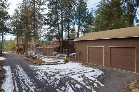18614 River Woods Dr, Bend, OR 97702