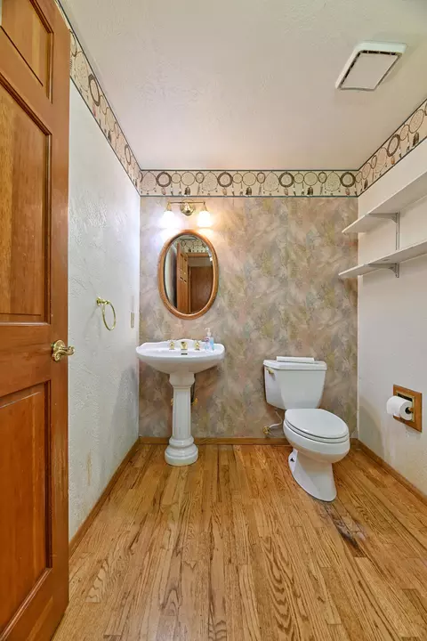 Bath - 758 Vincent Ave, Central Point, OR 97502 photo 1 of 3