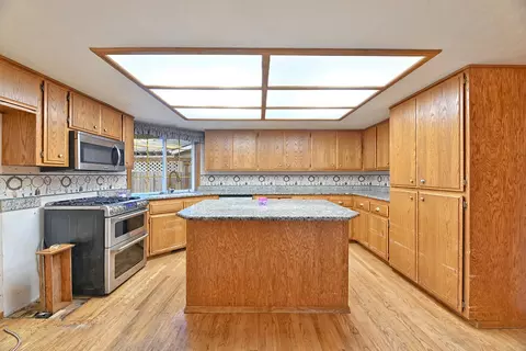 Kitchen - 758 Vincent Ave, Central Point, OR 97502 photo 1 of 2