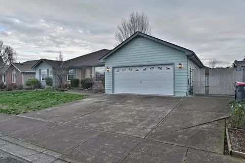 Exterior - 758 Vincent Ave, Central Point, OR 97502 photo 2 of 6