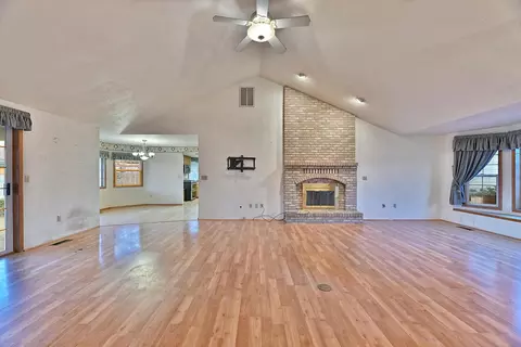 Living - 758 Vincent Ave, Central Point, OR 97502 photo 2 of 3
