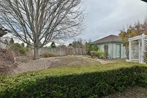 Exterior - 758 Vincent Ave, Central Point, OR 97502 photo 4 of 6