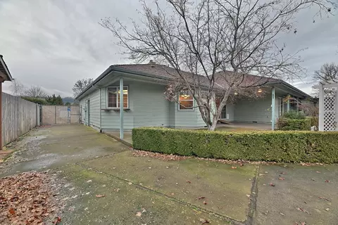 Exterior - 758 Vincent Ave, Central Point, OR 97502 photo 5 of 6