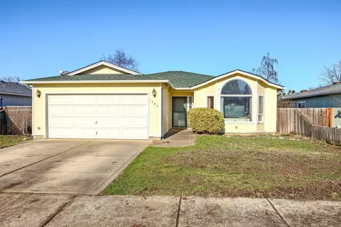 1722 Farr St, Medford, OR 97501