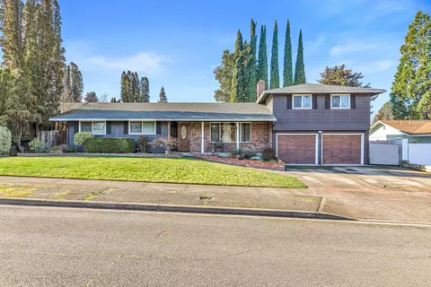 1349 Ramada Ave, Medford, OR 97504