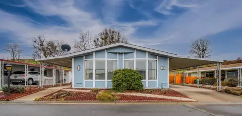 333 Mountain View Dr #45, Talent, OR 97540