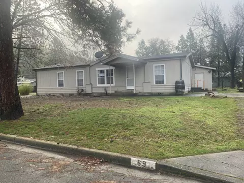 69 Maple Dr, Shady Cove, OR 97539